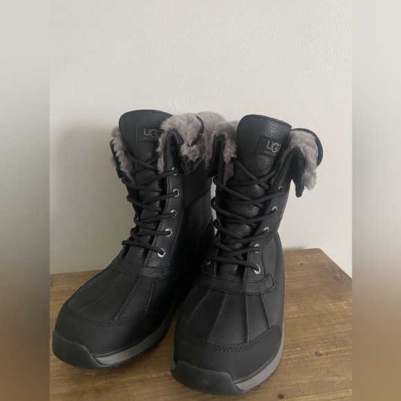 Brand new UGG size 9 - Picture 8 of 9